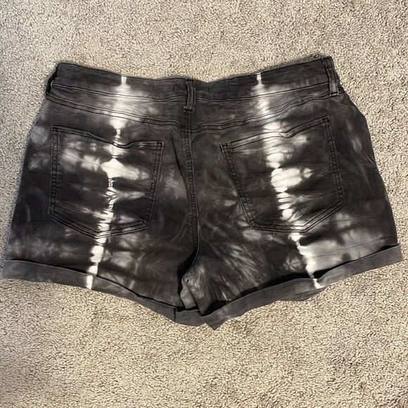 Tie Dye Shorts - Picture 3 of 5
